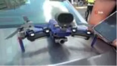 İstiklal Caddesi'nde drone'lu korona virüs uyarısı İstiklal Caddesi'nde drone'lu korona virüs uyarısı