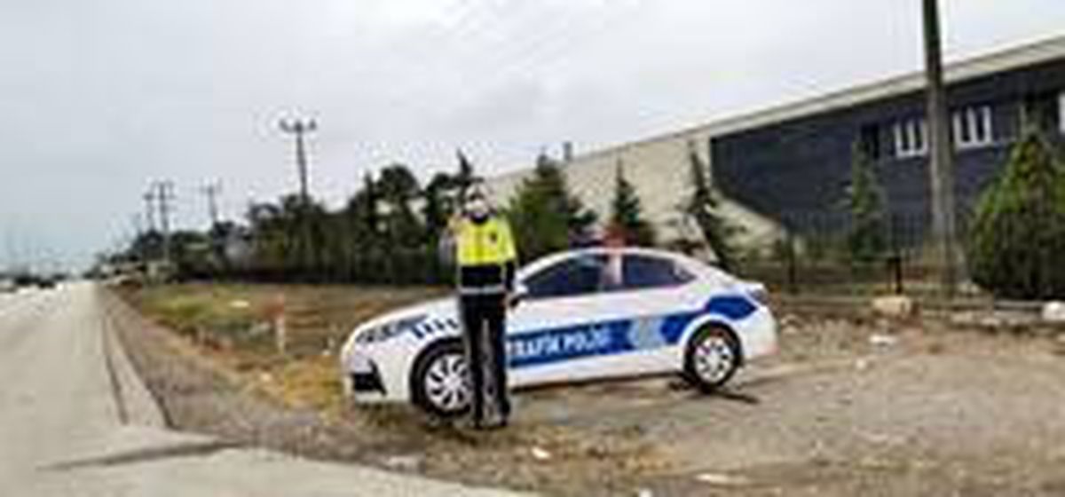 Maket polis araçlarından sonra maket polisler görev başında