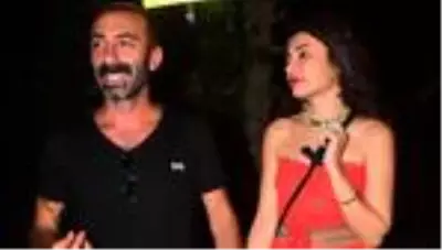 Eski eşi ve sevgilisine şiddet uyguladığı konuşulan Metin Yıldız, yeni sevgilisiyle el ele görüntülendi Eski eşi ve sevgilisine şiddet uyguladığı konuşulan Metin Yıldız, yeni sevgilisiyle el ele görüntülendi