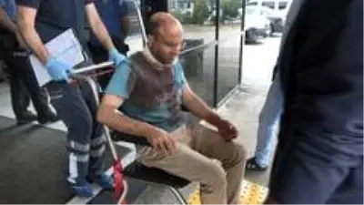 Müezzin, kendisini boynundan bıçaklayan eşini boğarak öldürdü Müezzin, kendisini boynundan bıçaklayan eşini boğarak öldürdü