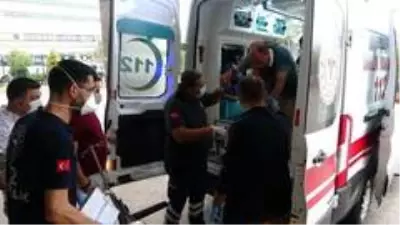 Müezzin, kendisini boynundan bıçaklayan eşini boğarak öldürdü Müezzin, kendisini boynundan bıçaklayan eşini boğarak öldürdü