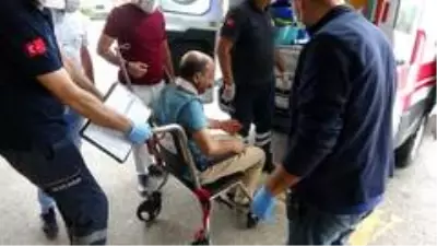 Müezzin, kendisini boynundan bıçaklayan eşini boğarak öldürdü Müezzin, kendisini boynundan bıçaklayan eşini boğarak öldürdü