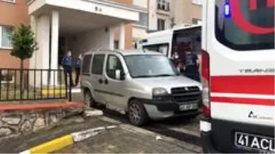 Müezzin, kendisini boynundan bıçaklayan eşini boğarak öldürdü Müezzin, kendisini boynundan bıçaklayan eşini boğarak öldürdü