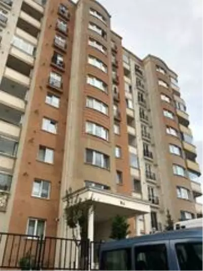 Müezzin, kendisini boynundan bıçaklayan eşini boğarak öldürdü Müezzin, kendisini boynundan bıçaklayan eşini boğarak öldürdü