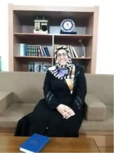 Müezzin, kendisini boynundan bıçaklayan eşini boğarak öldürdü Müezzin, kendisini boynundan bıçaklayan eşini boğarak öldürdü