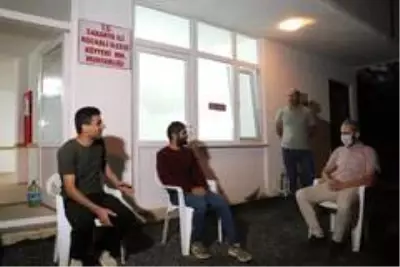 İşçilerin darbedildiği iddialarını ilçedeki diğer mevsimlik çalışanlar reddetti İşçilerin darbedildiği iddialarını ilçedeki diğer mevsimlik çalışanlar reddetti