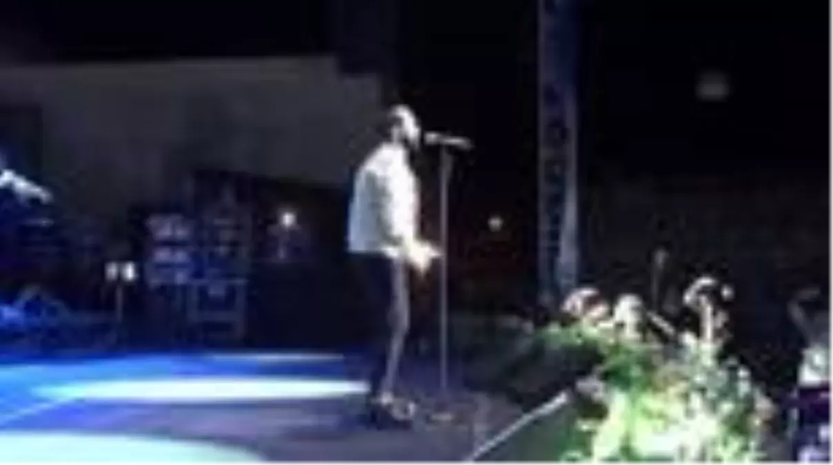 Berkay, Kuşadası'nda konser verdi