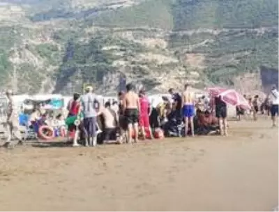 Denize giren 3 kişi boğulmaktan kurtarıldı
