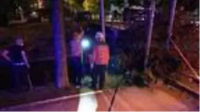 Yabancı uyruklu genç, köprünün ayaklarına kendisini asarak intihar etti Yabancı uyruklu genç, köprünün ayaklarına kendisini asarak intihar etti