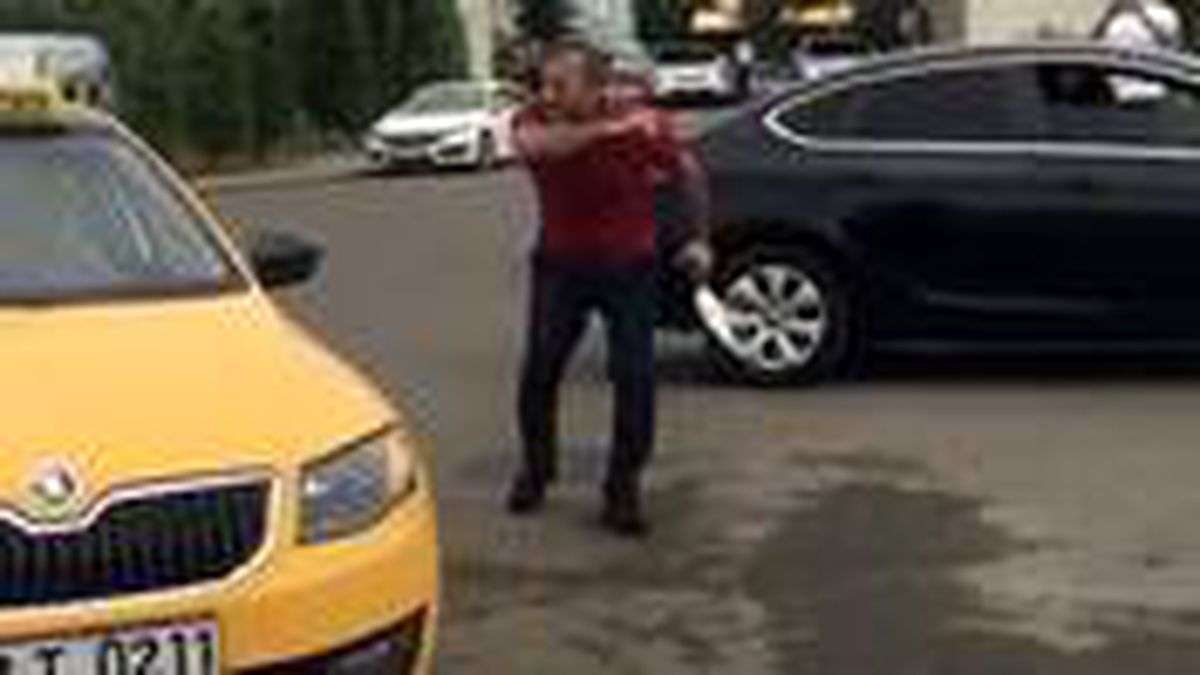 Kaza nedeniyle KPSS'ye geç kalanların imdadına Vali Sonel yetişti