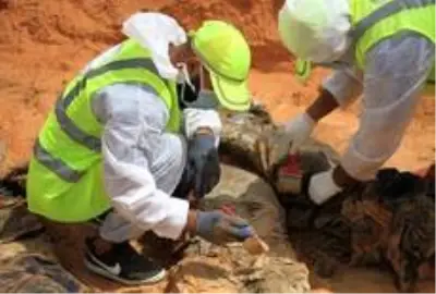 Libya'da Hafter'den kurtarılan Terhune'de ikinci toplu mezar bulundu Libya'da Hafter'den kurtarılan Terhune'de ikinci toplu mezar bulundu