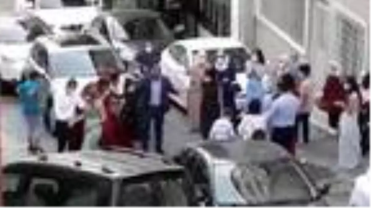 Maltepe'de koronavirüs halayı kamerada