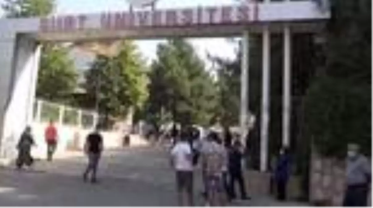 Sınava geç kalan öğrencinin üzüntüsü