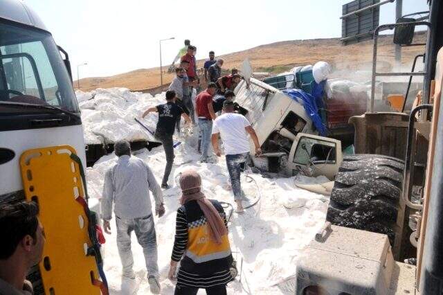 Şırnak'ta iki tırın çarpıştığı kazada 3 kişi hayatını kaybetti, 5 kişi yaralandı