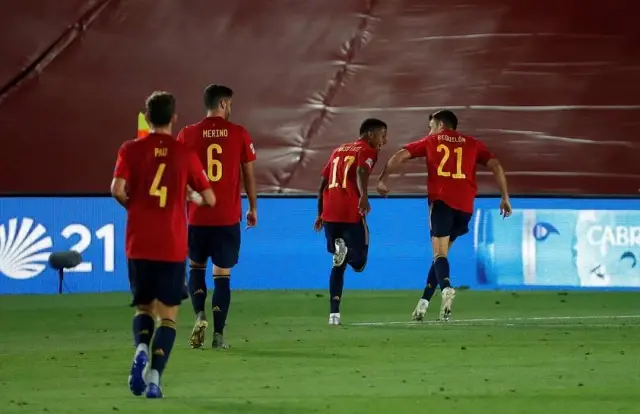 Ukrayna'yı 4-0 yenen İspanya'da Ansu Fati, A Milli Takım'da gol atan en genç futbolcu oldu Ukrayna'yı 4-0 yenen İspanya'da Ansu Fati, A Milli Takım'da gol atan en genç futbolcu oldu