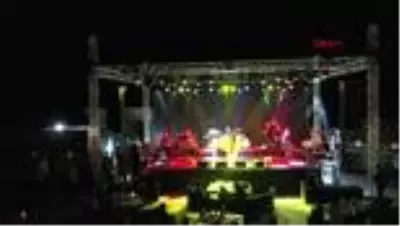 Deniz, konser için gittiği otelde kaldığı 15 bin dolarlık kral dairesini anlat anlat bitiremedi