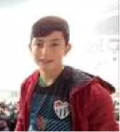Selfie çekmek için kayalıklara tırmanan genç, feci şekilde can verdi Selfie çekmek için kayalıklara tırmanan genç, feci şekilde can verdi