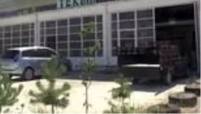 Görenler gözlerine inanamıyor! 42 yıllık Anadol kamyonetin içini ceviz ağacıyla kapladı Görenler gözlerine inanamıyor! 42 yıllık Anadol kamyonetin içini ceviz ağacıyla kapladı