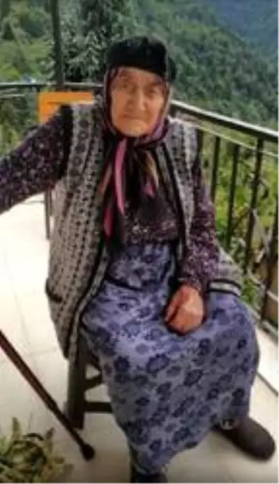 Koronavirüsü yenen 97 yaşındaki Havva nineden 'maske' uyarısı Koronavirüsü yenen 97 yaşındaki Havva nineden 'maske' uyarısı