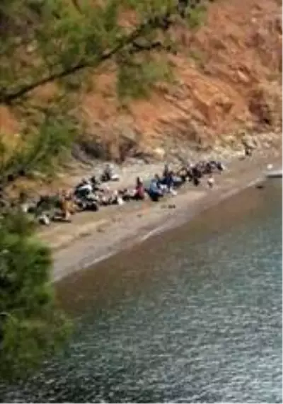 Son dakika haberleri | Antalya'da arıza yapan tur teknesindeki 190 düzensiz göçmen yakalandı Son dakika haberleri | Antalya'da arıza yapan tur teknesindeki 190 düzensiz göçmen yakalandı