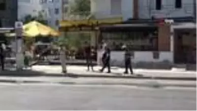 Antalya'da şüpheli çantadan kıyafet çıktı Antalya'da şüpheli çantadan kıyafet çıktı
