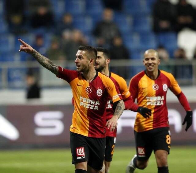 Ayrılmak istediğini Fatih Terim'e söyleyen Adem Büyük, eski takımı Yeni Malatyaspor'la anlaştı Ayrılmak istediğini Fatih Terim'e söyleyen Adem Büyük, eski takımı Yeni Malatyaspor'la anlaştı