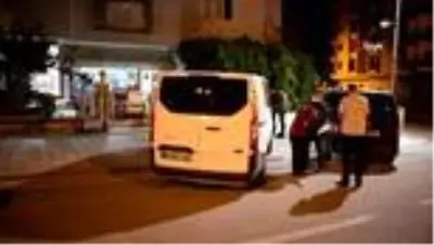 Hırsızlık yaparken fark edilince kendini aşağı atan şahıs, 112'den yardım istedi Hırsızlık yaparken fark edilince kendini aşağı atan şahıs, 112'den yardım istedi