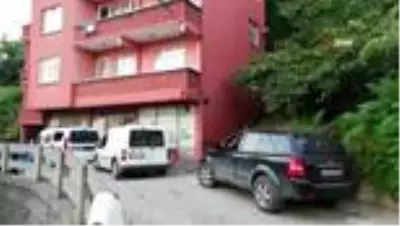Bir kişi, kafasından vurulmuş halde yanında silahla ölü olarak bulundu Bir kişi, kafasından vurulmuş halde yanında silahla ölü olarak bulundu