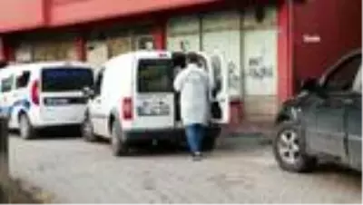 Bir kişi, kafasından vurulmuş halde yanında silahla ölü olarak bulundu Bir kişi, kafasından vurulmuş halde yanında silahla ölü olarak bulundu