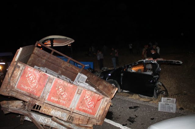 Mardin'de 6 kişinin hayatını kaybettiği trafik kazasından ilk görüntüler geldi
