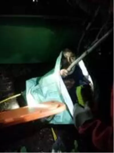 Küçük çocuk, traktör kazasında ölen babasının yanında saatlerce kurtarılmayı bekledi Küçük çocuk, traktör kazasında ölen babasının yanında saatlerce kurtarılmayı bekledi