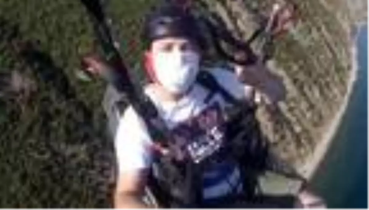 Paraşütle 600 metre yükseklikte 'maske' uyarısı