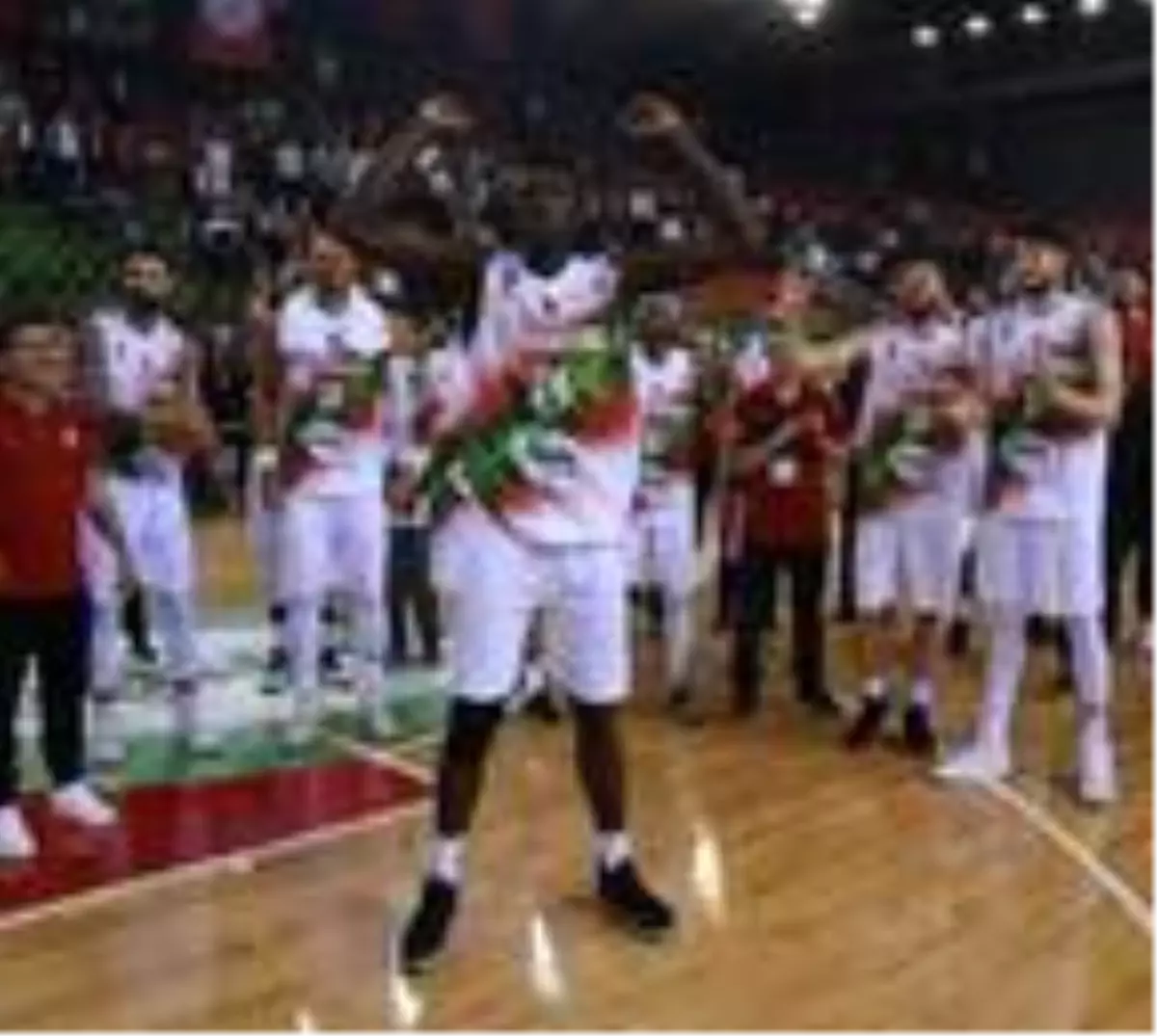 Pınar Karşıyaka'da Adem Bona elden kaçtı