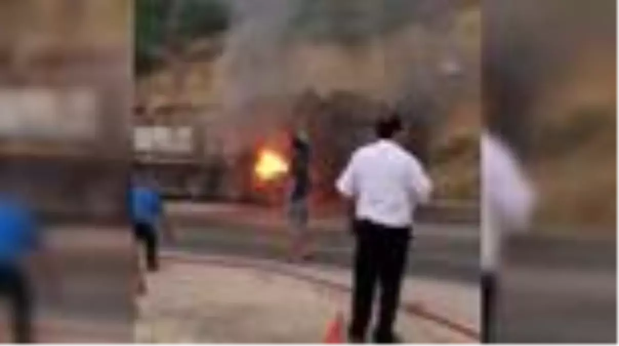 Son dakika... Seyir halindeki tomruk yüklü tır yandı