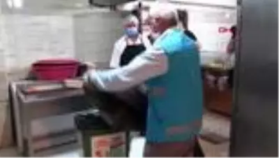 Van'da belediye ekipleri, sokak hayvanlarını unutmadı Van'da belediye ekipleri, sokak hayvanlarını unutmadı