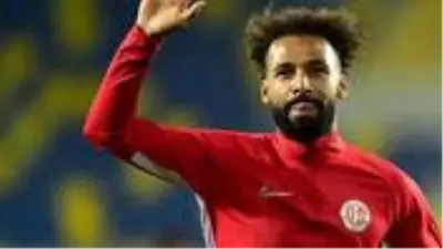 Beşiktaş, Nazım Sangare'yi transfer etmek için teklifini yaptı Beşiktaş, Nazım Sangare'yi transfer etmek için teklifini yaptı