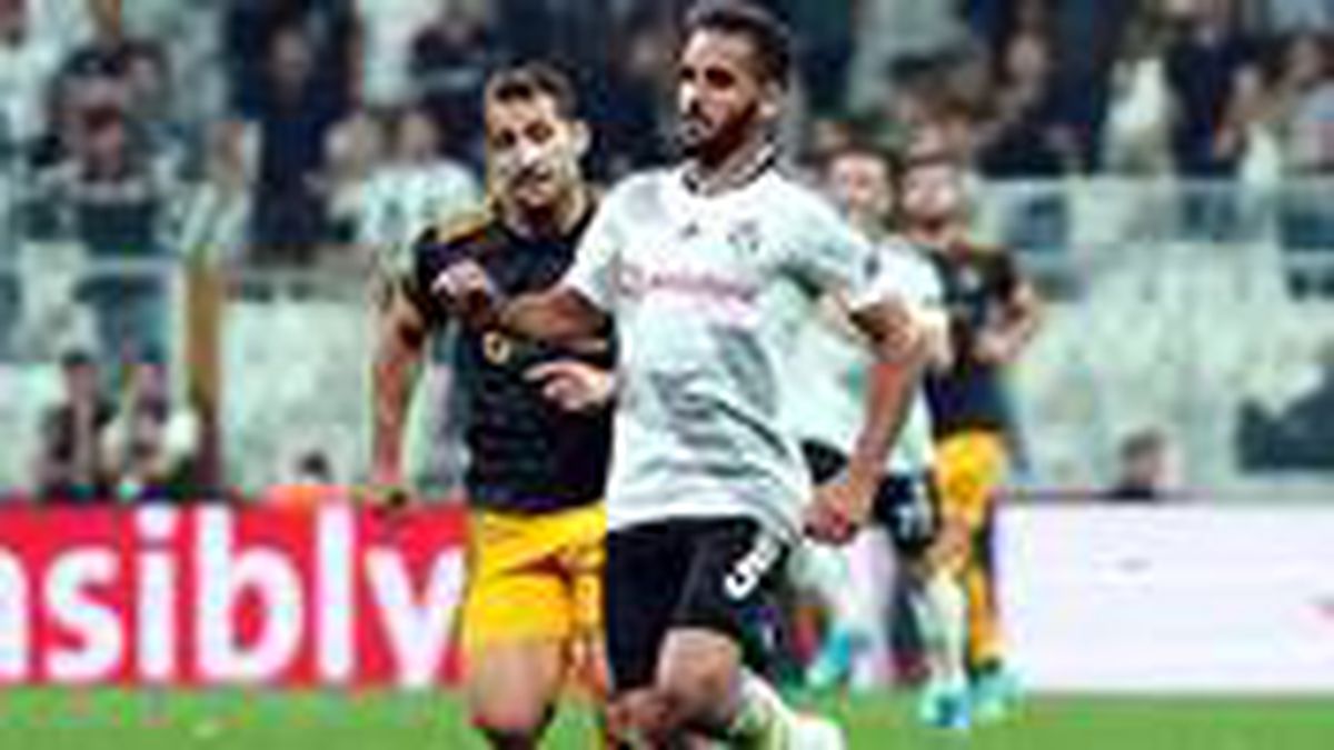 Beşiktaş'ta Douglas, PAOK maçında oynamak istemeyince kadro dışı bırakıldı