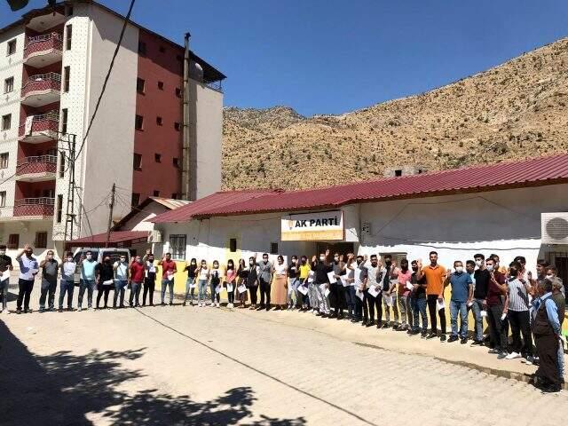 HDP'nin yüzde 33 oy aldığı 11 bin nüfuslu ilçede AK Parti'nin üye sayısı 6 bine yükseldi