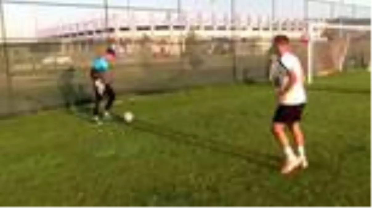 İki kardeş aynı takımda mücadele veriyor