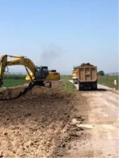 Karacabey Ovahamidiye-Okçugöl yolu tam gaz ilerliyor Karacabey Ovahamidiye-Okçugöl yolu tam gaz ilerliyor