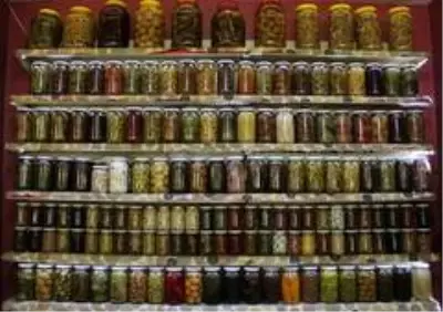 Koronavirüs salgını sonrası sarımsak turşusu yok satıyor