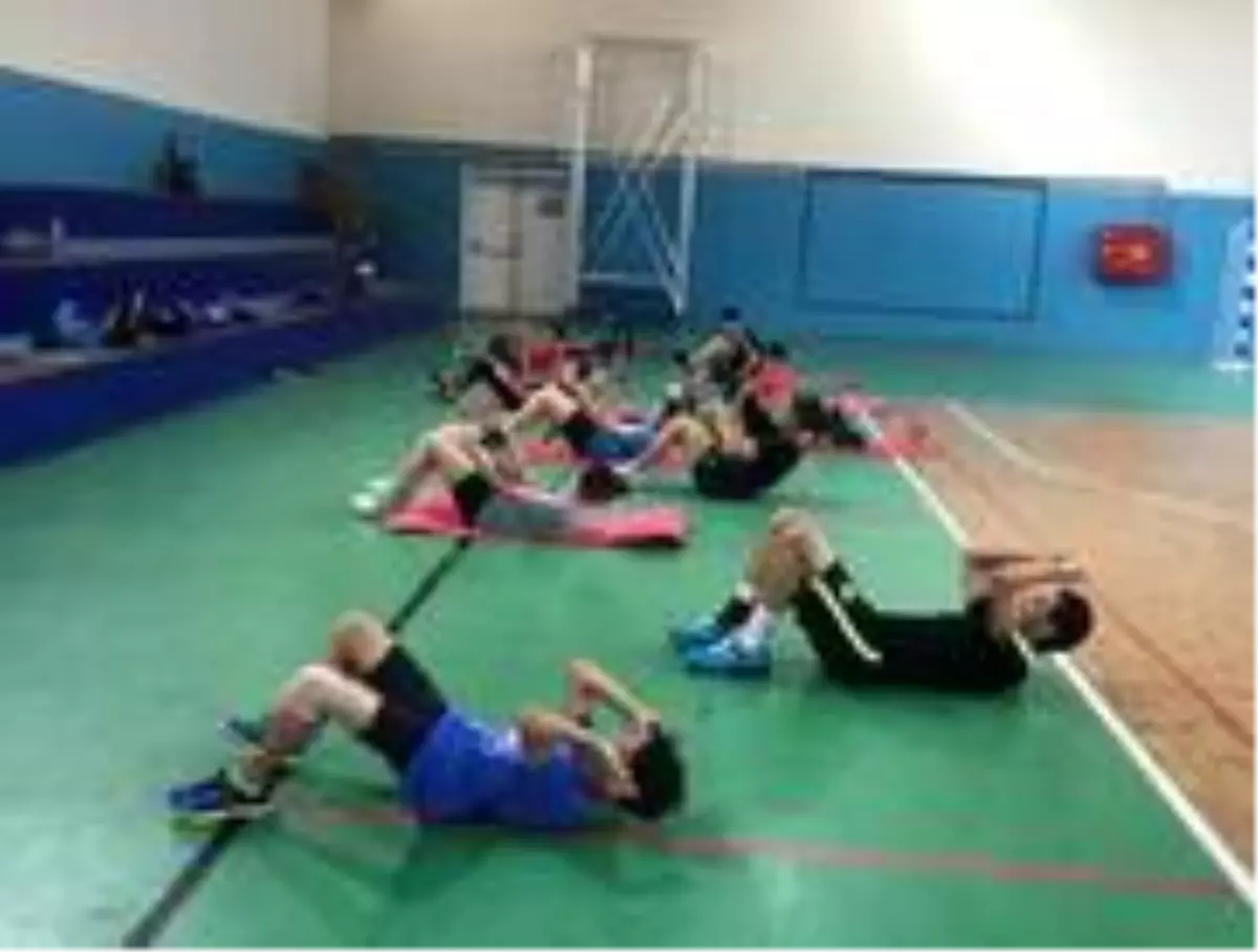 Manisalı badmintonculardan yoğun antrenman