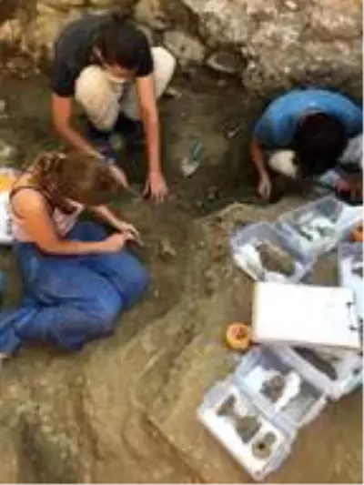 Myra Antik Kenti'nde 2200 yıllık eserler bulundu