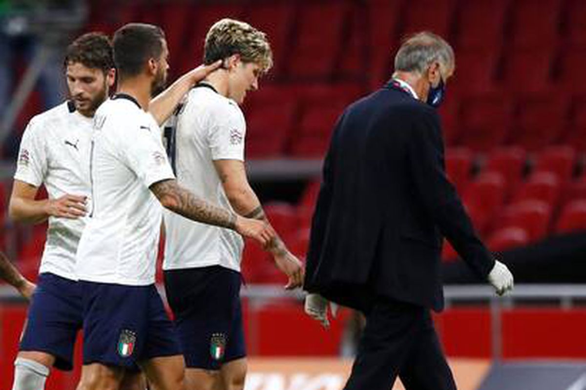 Roma'da oynayan Nicolo Zaniolo'nun sol diz ön çapraz bağları koptu