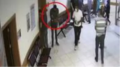 Tartıştığı doktor kapıyı üzerine kapatınca iki parmağı koptu! O anlar kamerada Tartıştığı doktor kapıyı üzerine kapatınca iki parmağı koptu! O anlar kamerada