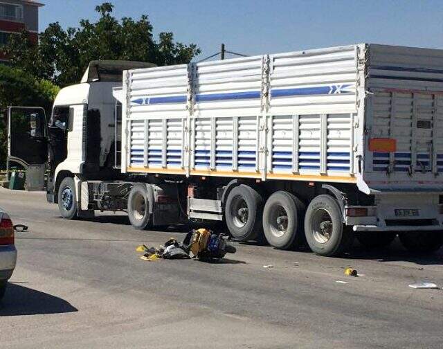 TIR'la çarpışan motosikletteki 4 yaşındaki çocuk hayatını kaybetti