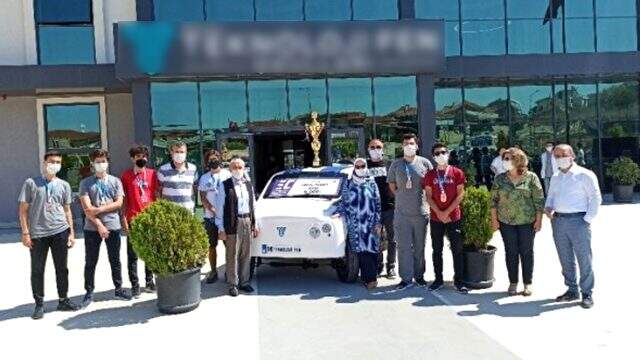 Üniversite ve lise öğrencilerinin geliştirdiği elektrikli araç, TÜBİTAK'ın yarışmasında en iyi görsel tasarım ödülü aldı