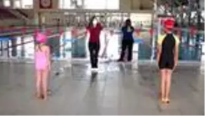Son dakika haberi! Van'daki olimpik yüzme havuzunda sosyal mesafeli eğitim Son dakika haberi! Van'daki olimpik yüzme havuzunda sosyal mesafeli eğitim