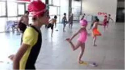 Son dakika haberi! Van'daki olimpik yüzme havuzunda sosyal mesafeli eğitim Son dakika haberi! Van'daki olimpik yüzme havuzunda sosyal mesafeli eğitim