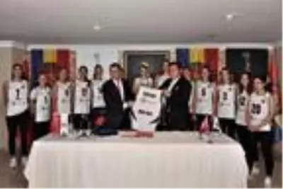 Yeşilyurt Kadın Voleybol Takımı'na sponsor desteği Yeşilyurt Kadın Voleybol Takımı'na sponsor desteği